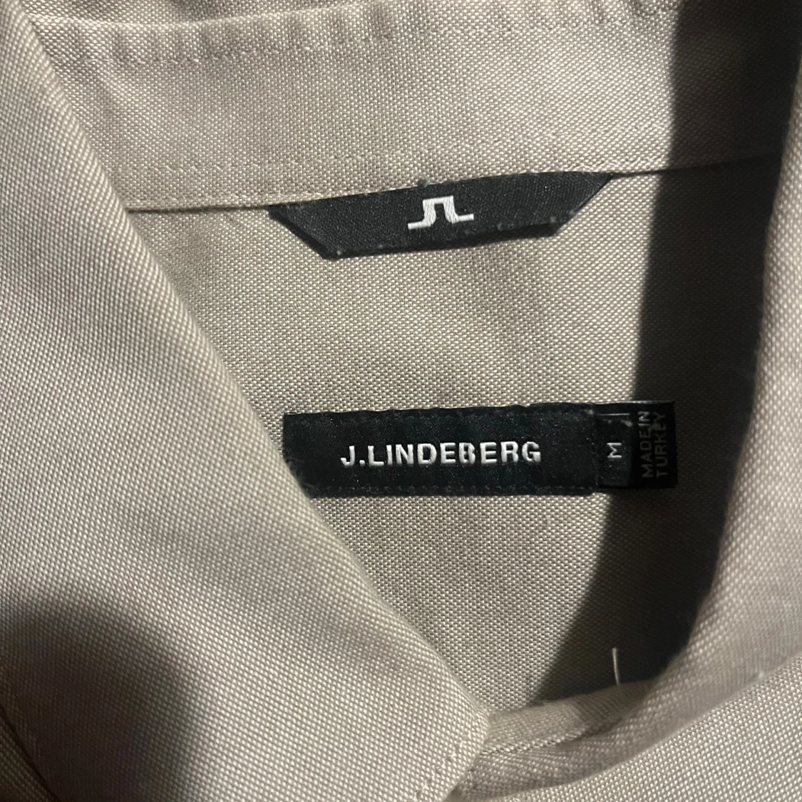 Beige skjorta från J.Lindeberg - 1