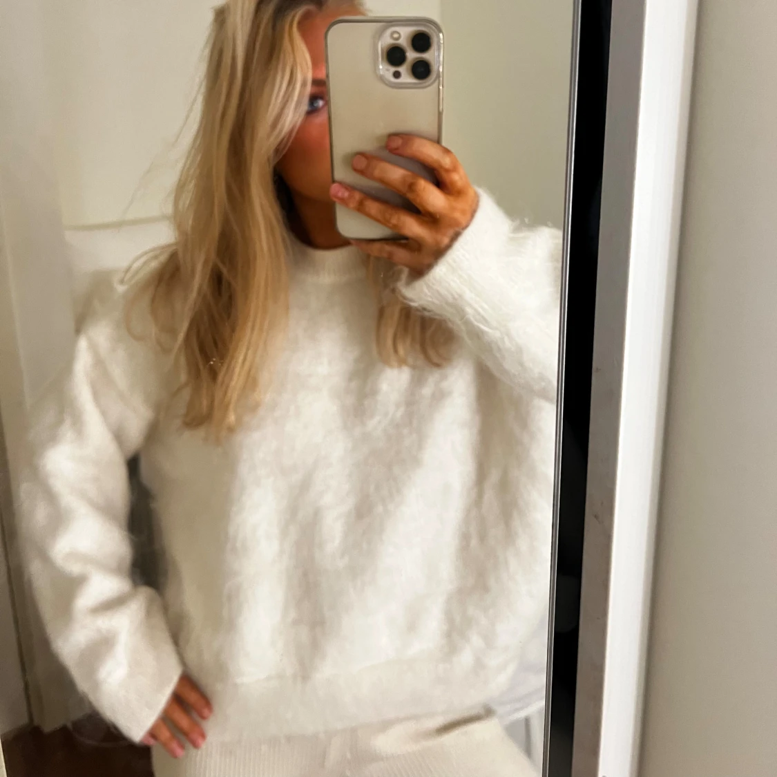 Vit stickad mohair tröja  - 2