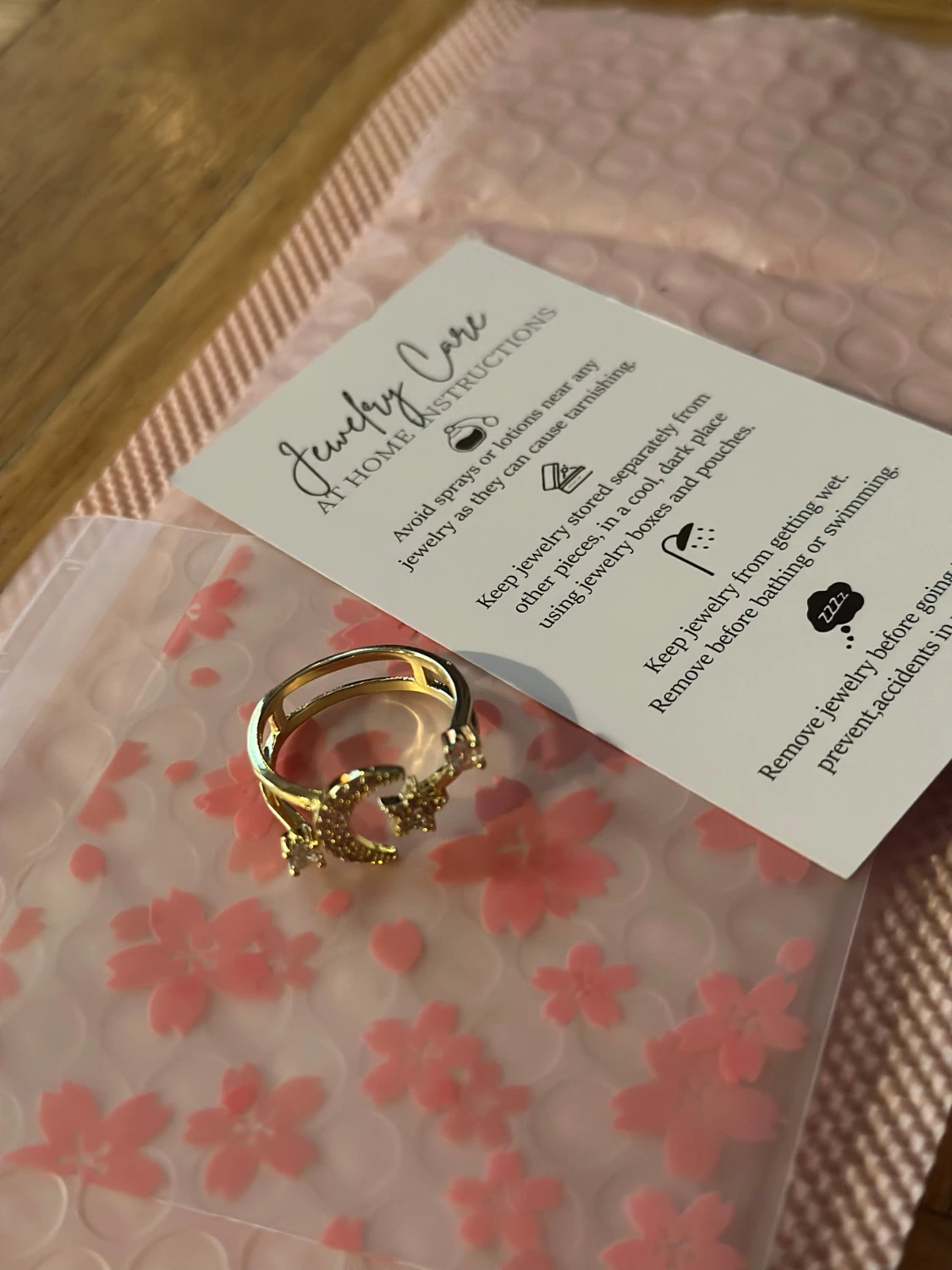 Guldig ring med måne och stjärna - 3