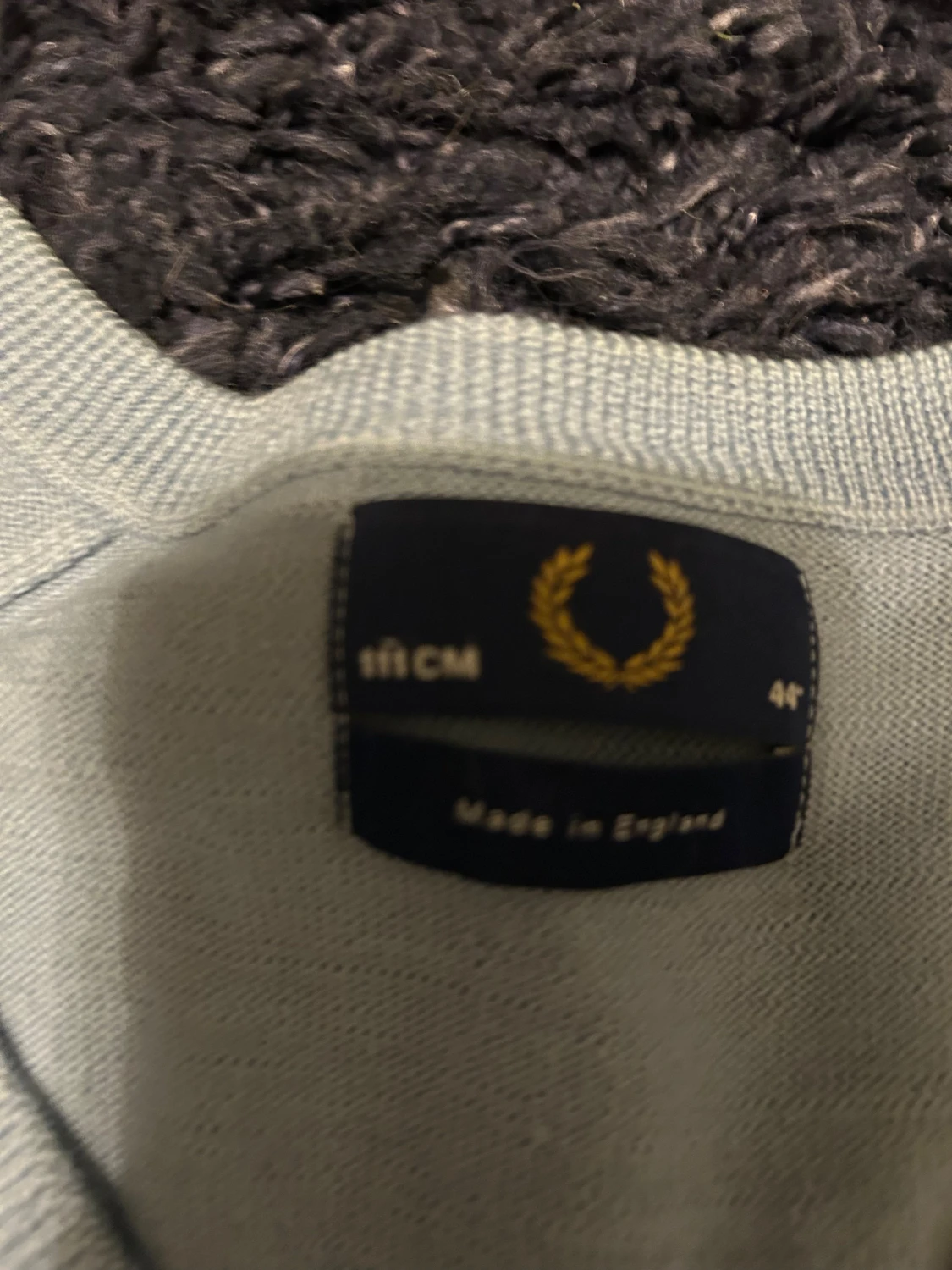 Ljusblå v-ringad tröja Fred Perry - 1