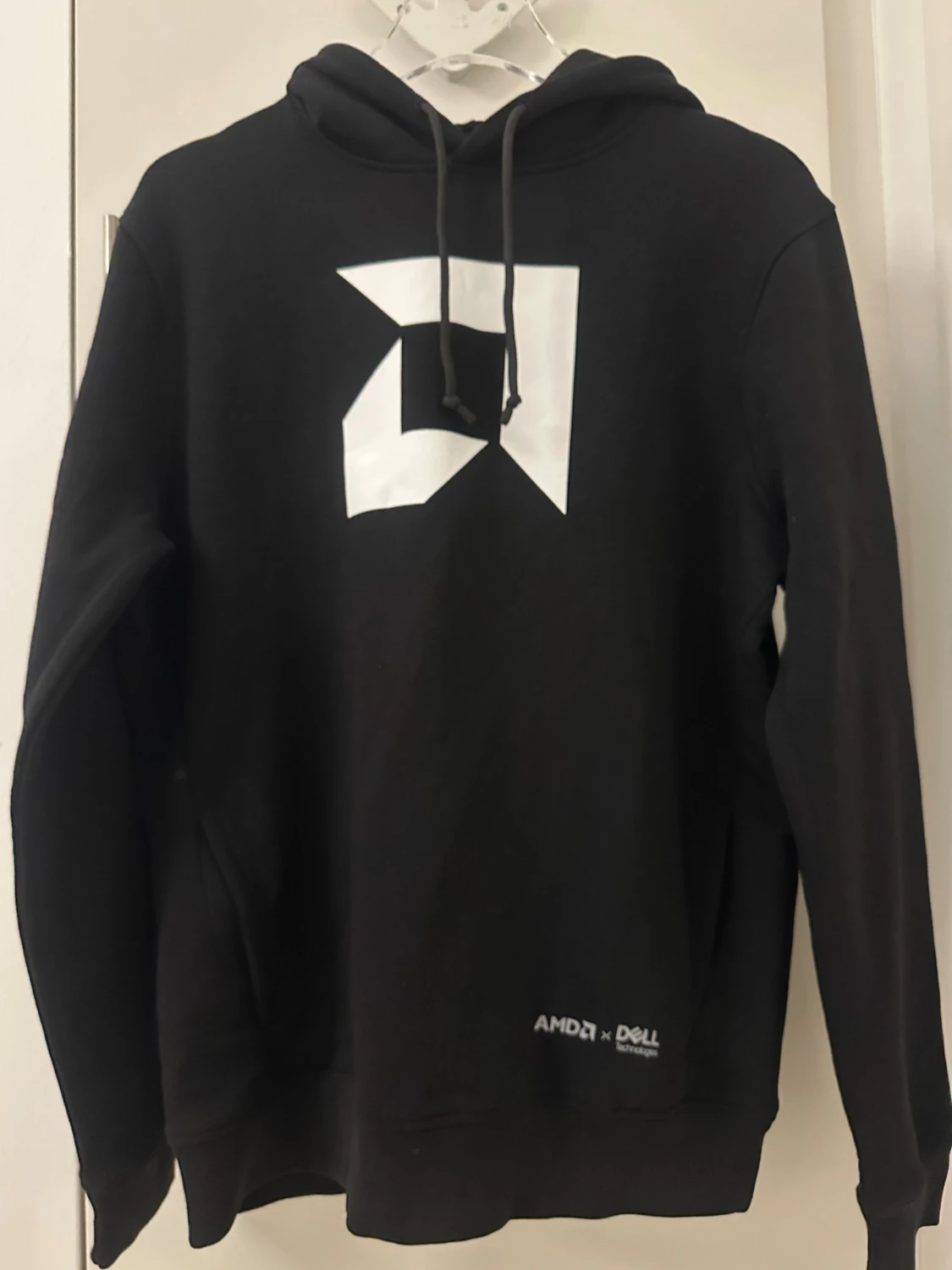 Svart AMD x Dell hoodie med tryck
