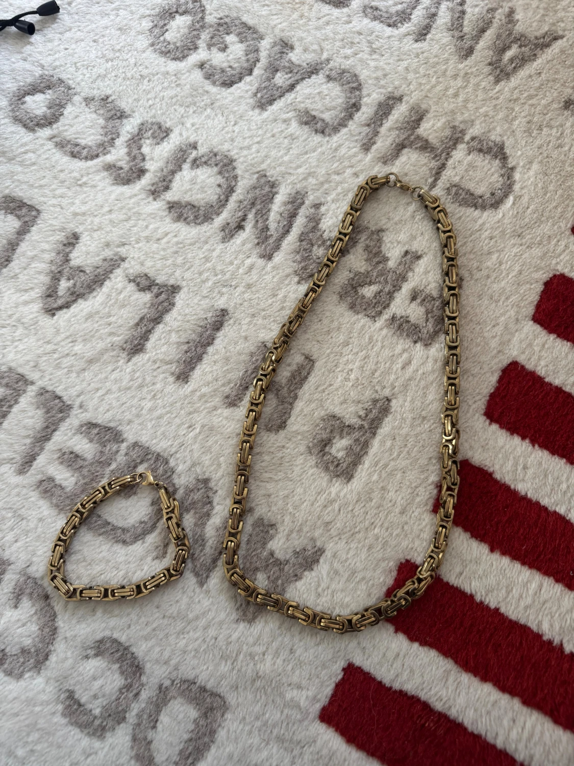 Chunky guldfärgat halsband och armband