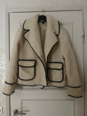 Teddy jacka  - Knappt använd