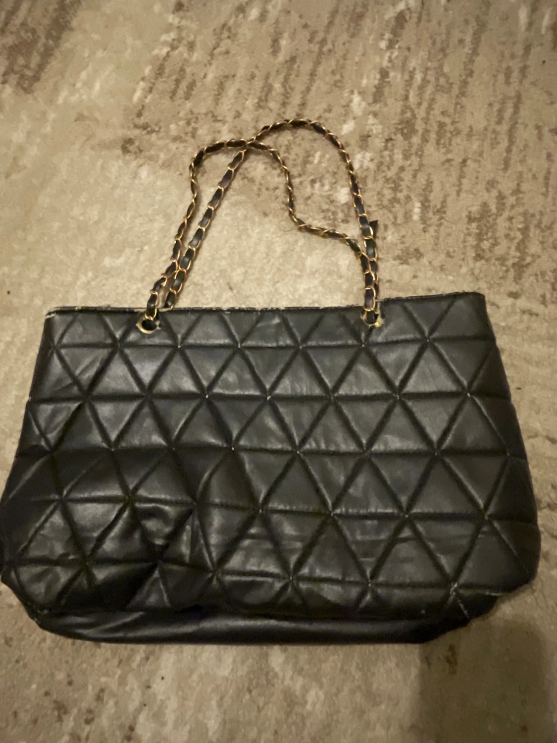 Svart quiltad axelväska med kedja - 3
