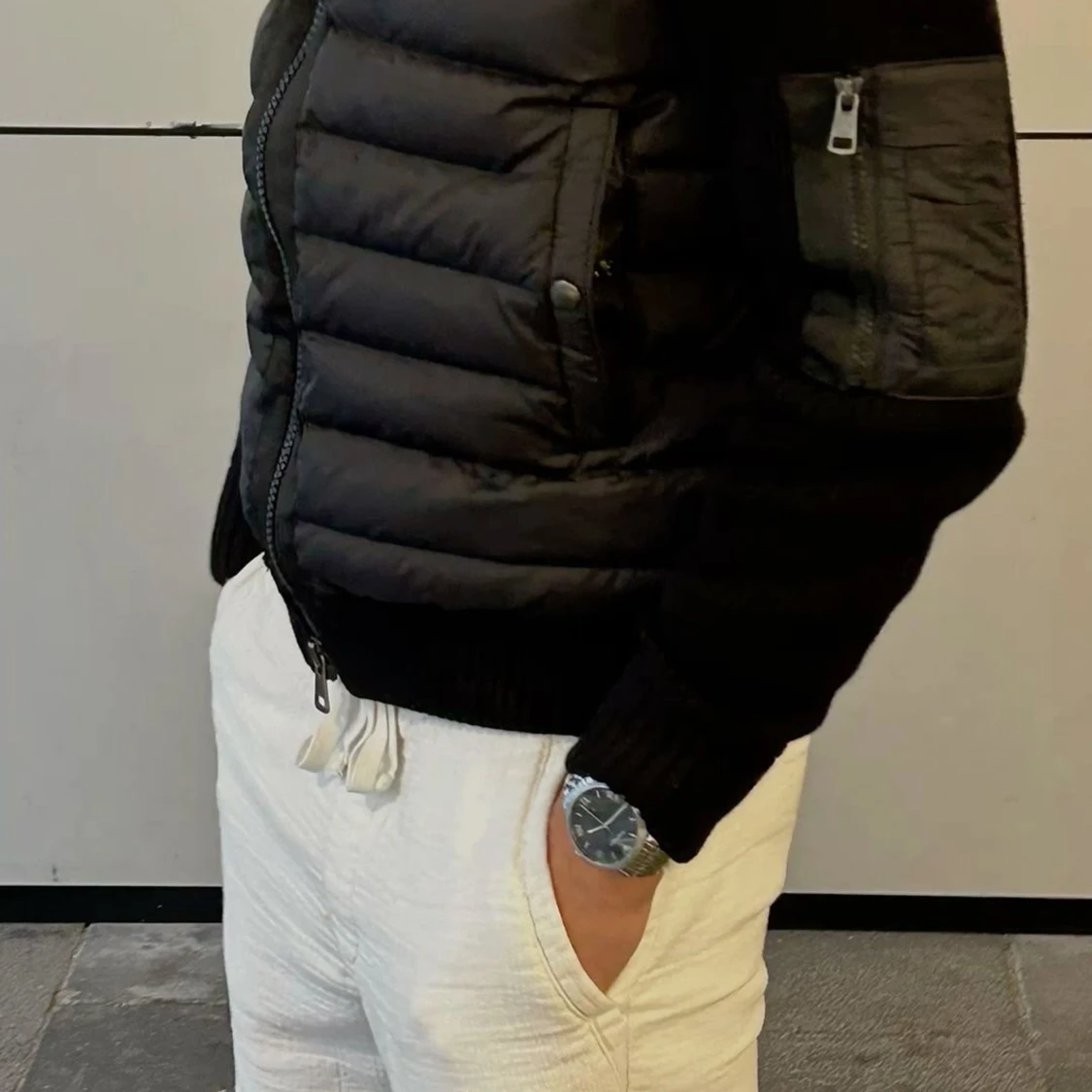 Svart Moncler pufferjacka med huva - 1