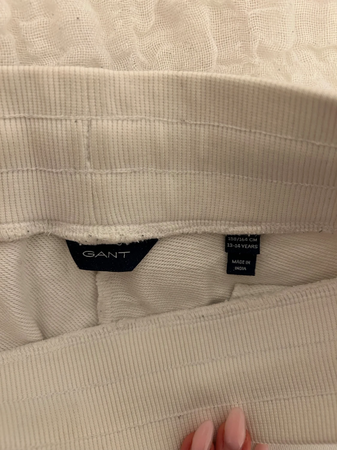 Vita mjukisbyxor från GANT med tryck - 3