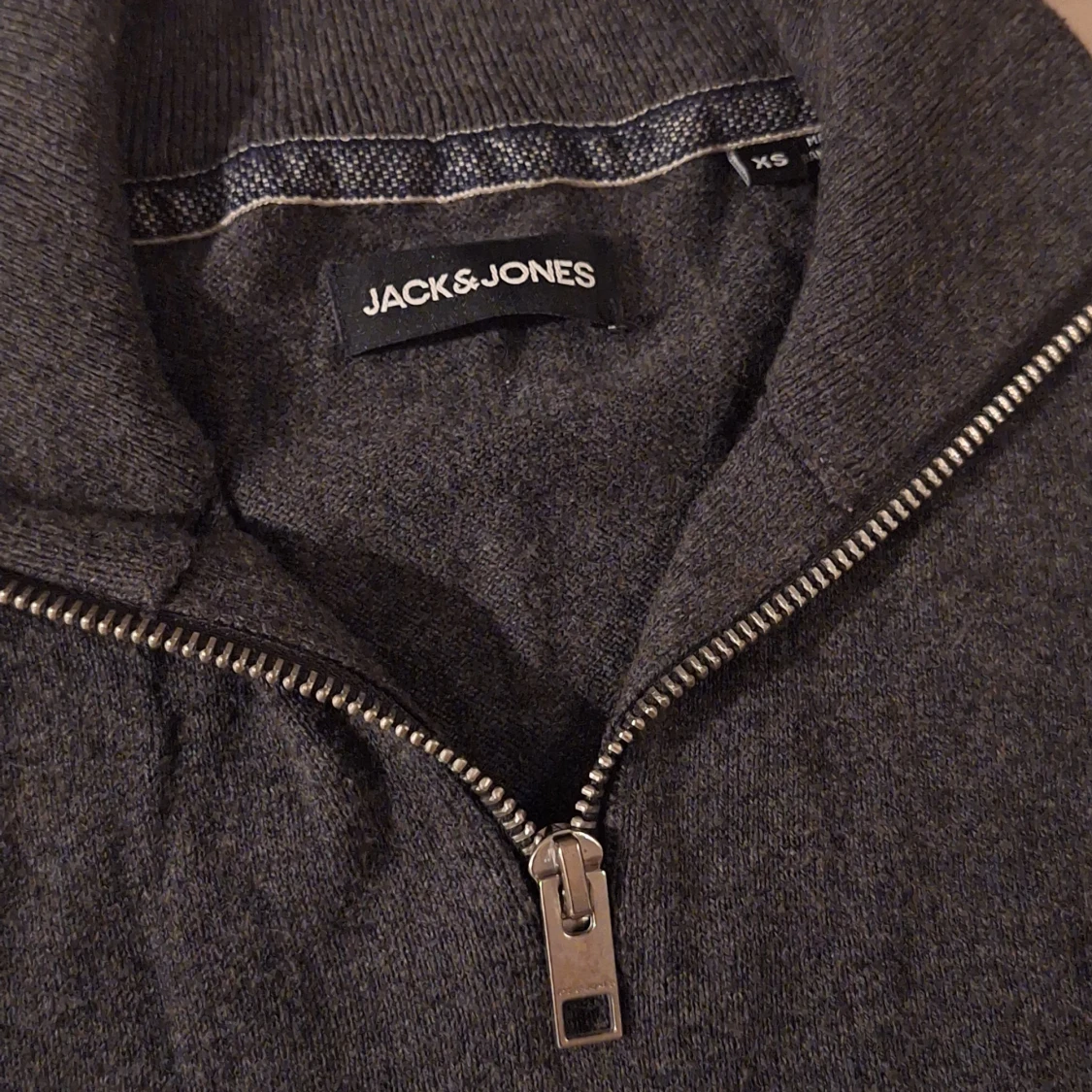 Mörkgrå half zip tröja Jack & Jones stl XS - 2
