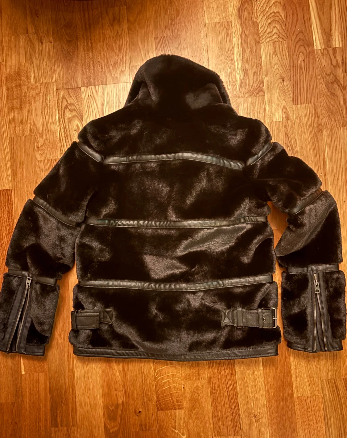 Svart pälsjacka från Vero Moda - 1