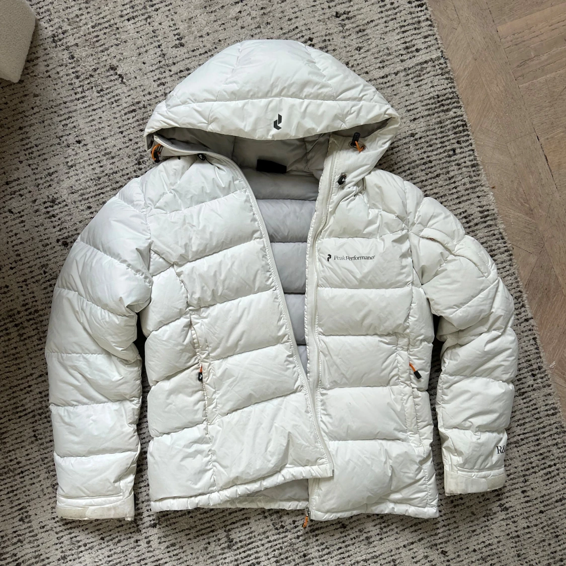 Vit dunjacka från Peak Performance - 2