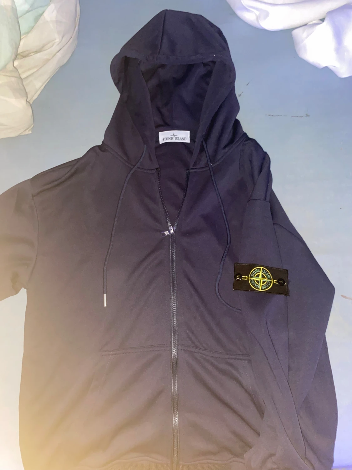 Mörkblå hoodie från Stone Island