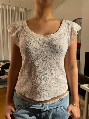 Rosa spets topp - Superfin rosa spets topp, har några små trådar som sticker ut med de syns inte! Storlek M