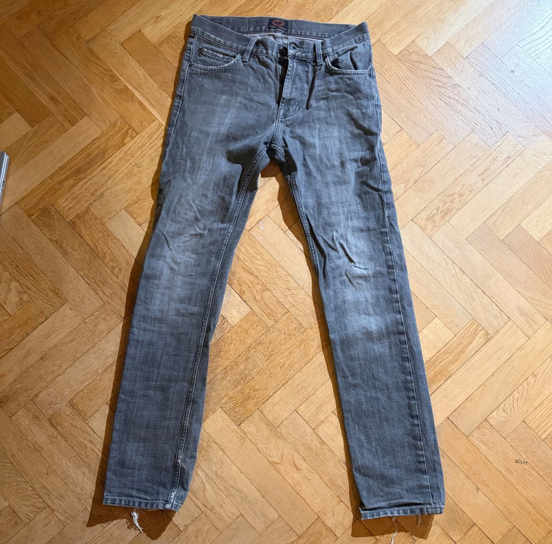 Grå jeans från Crocker - 1
