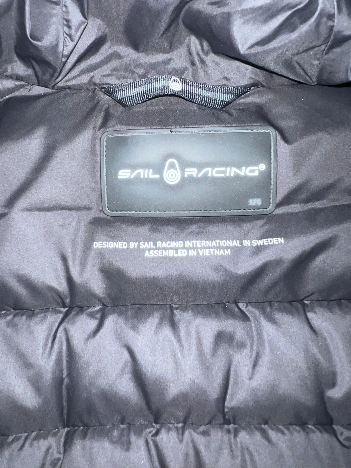 Svart dunjacka från Sail Racing - 2