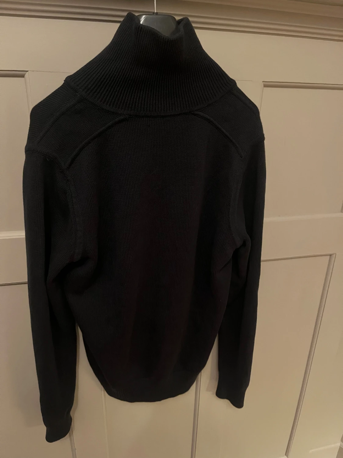 Svart stickad quarter zip från Morris - 2