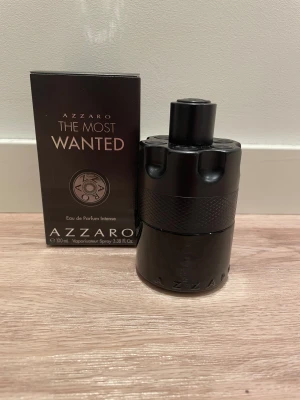 Azzaro The Most Wanted Intense  - Säljer nu Azzaro The Most Wanted intense EDP. En otroligt god doft som verkligen attraherar damerna!😉100ml flaska, men ungefär 65ml kvar. Hör av er vid funderingar!😁🙌