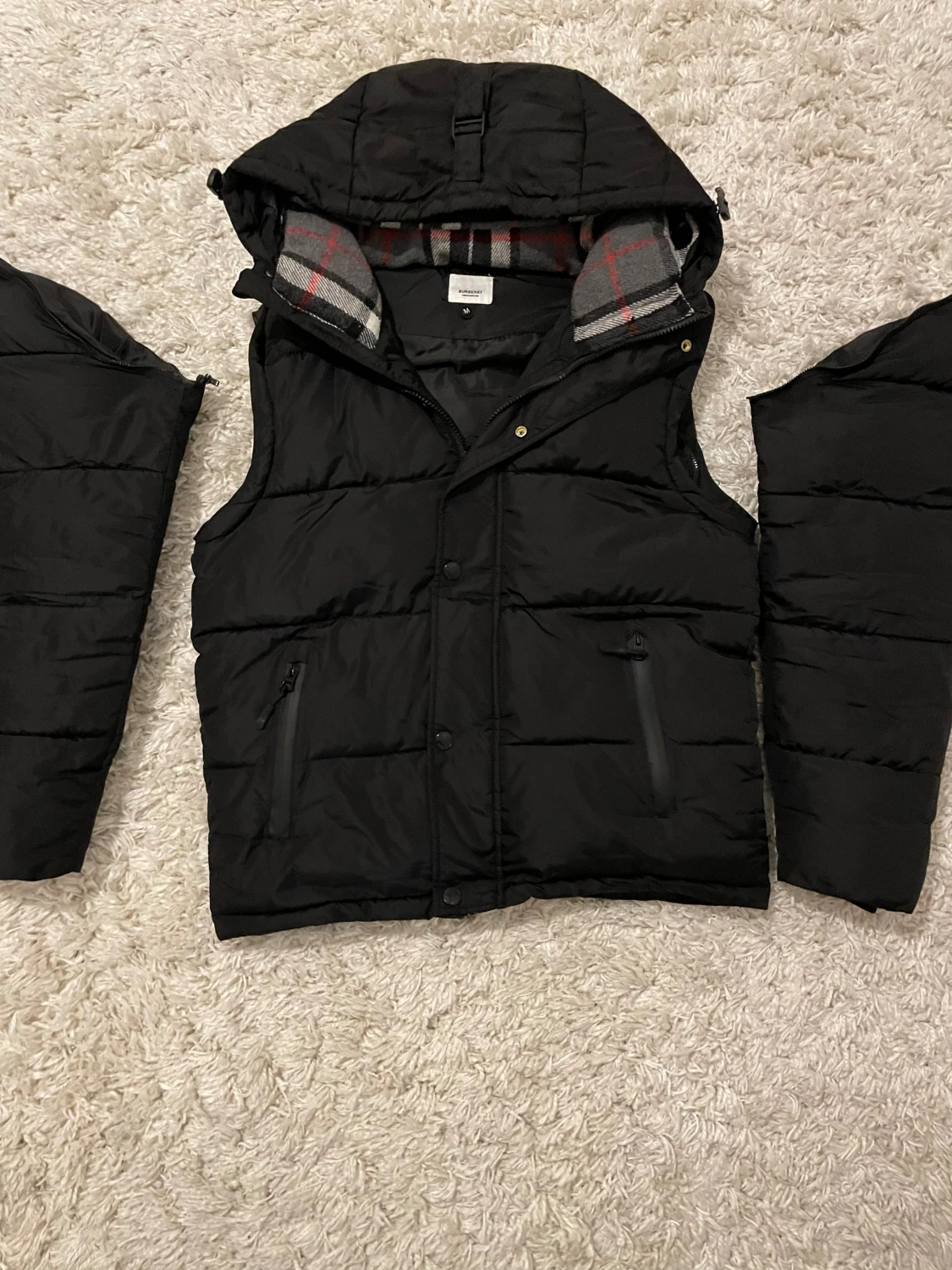 Svart pufferjacka med avtagbara ärmar - 2