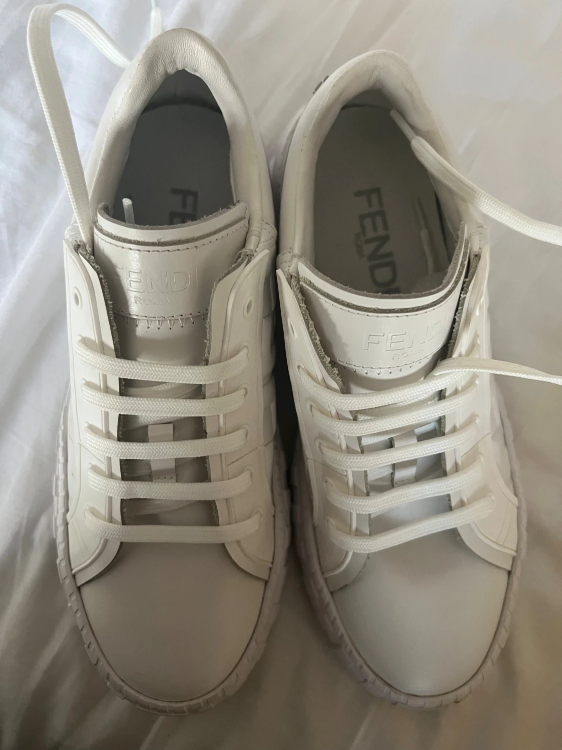 Vita Fendi sneakers med FF-mönster - 4