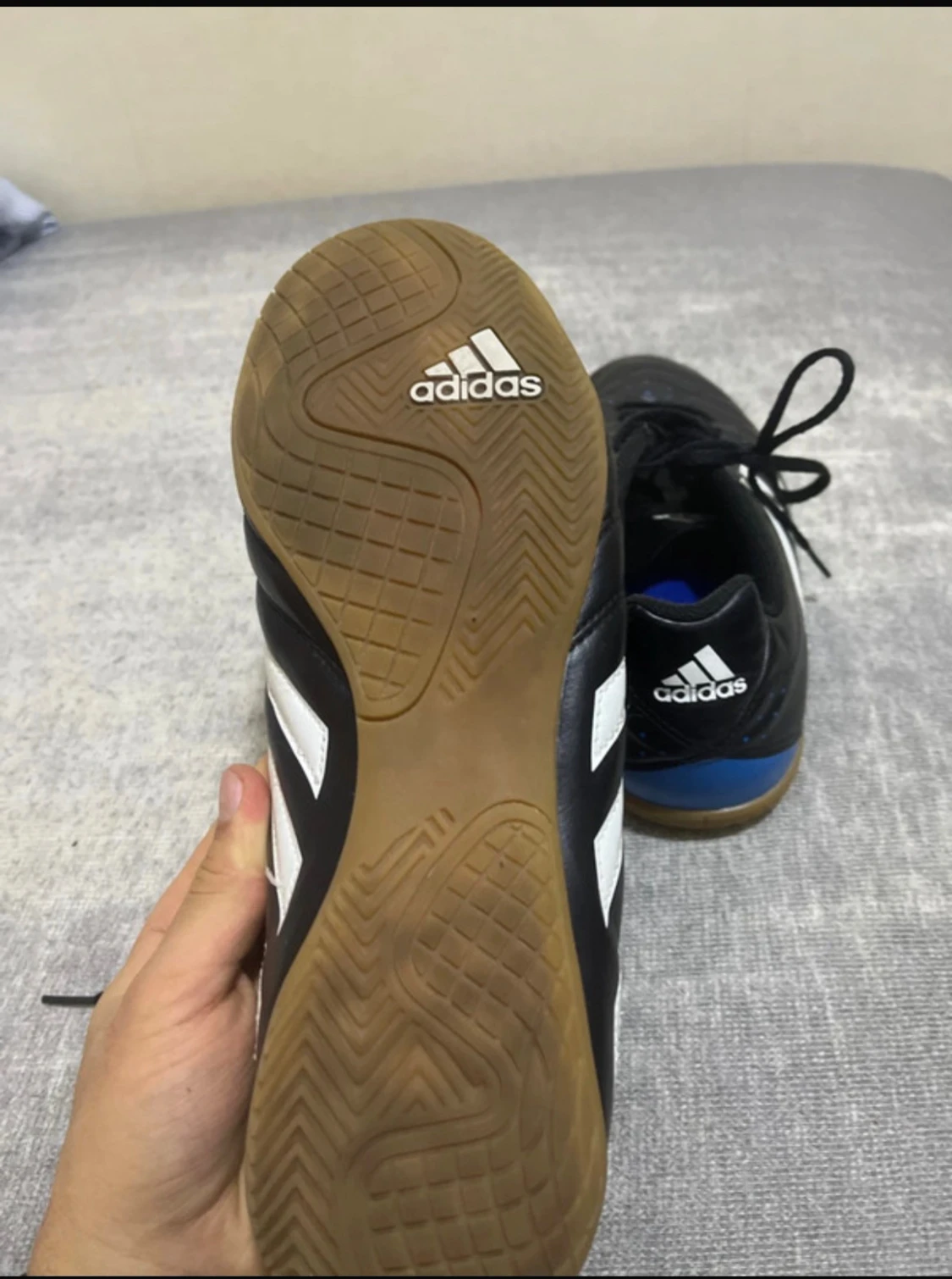Adidas svarta fotbollsskor strl 45⅓ - 4