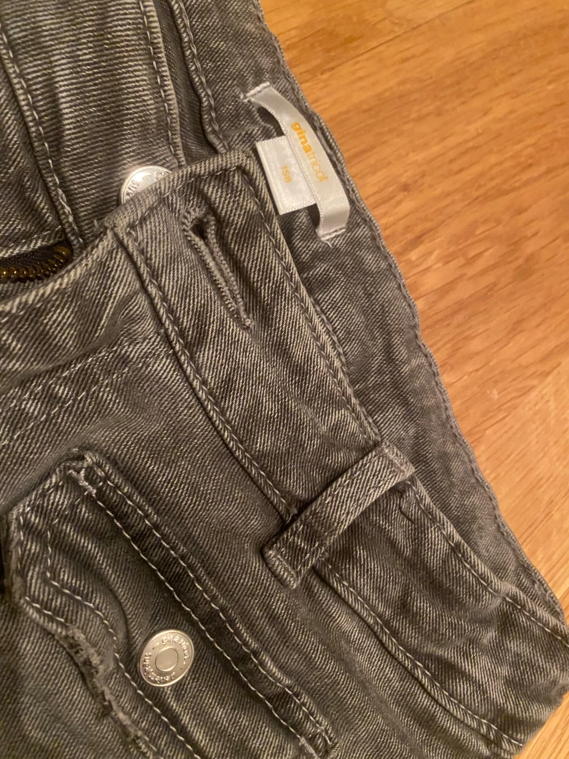 grå lågmidjade bootcut jeans  - 2
