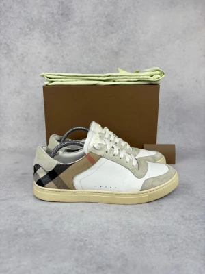 Burberry checked sneakers  - – Condition: 8/10  – What is included: Only the sneakers  – Retail price: 6800 SEK