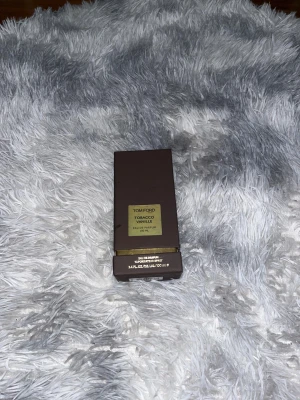 Tom Ford Tobacco Vanille 100ml - Tom Ford Tobacco Vanille Eau de Parfum, 100 ml. Lyxig och stilren parfym som sticker ut och passar dig som vill ha något unikt i din samling. Perfekt storlek för att använda länge.