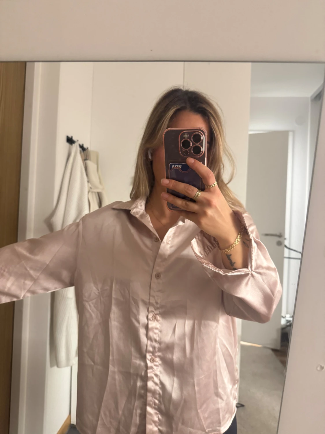 Ljusrosa silkesliknande skjorta - 1