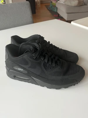 Nike Airmax 90 "reflective pack" - Skorna är 10-15 år gamla men endast använda enstaka gånger. Väldigt bra skick. Storlek 41