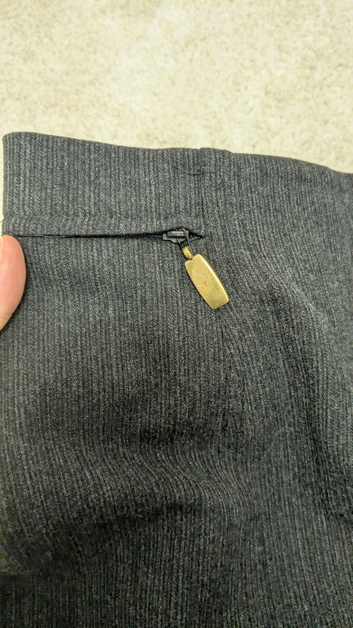 Mörkgrå pennkjol med dragkedjor - 3