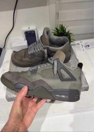 Jordan 4 retro SE Wet cement - Size 44.5. 7/10 condition, used but still in nice condition. Brand new for this size is about 500€