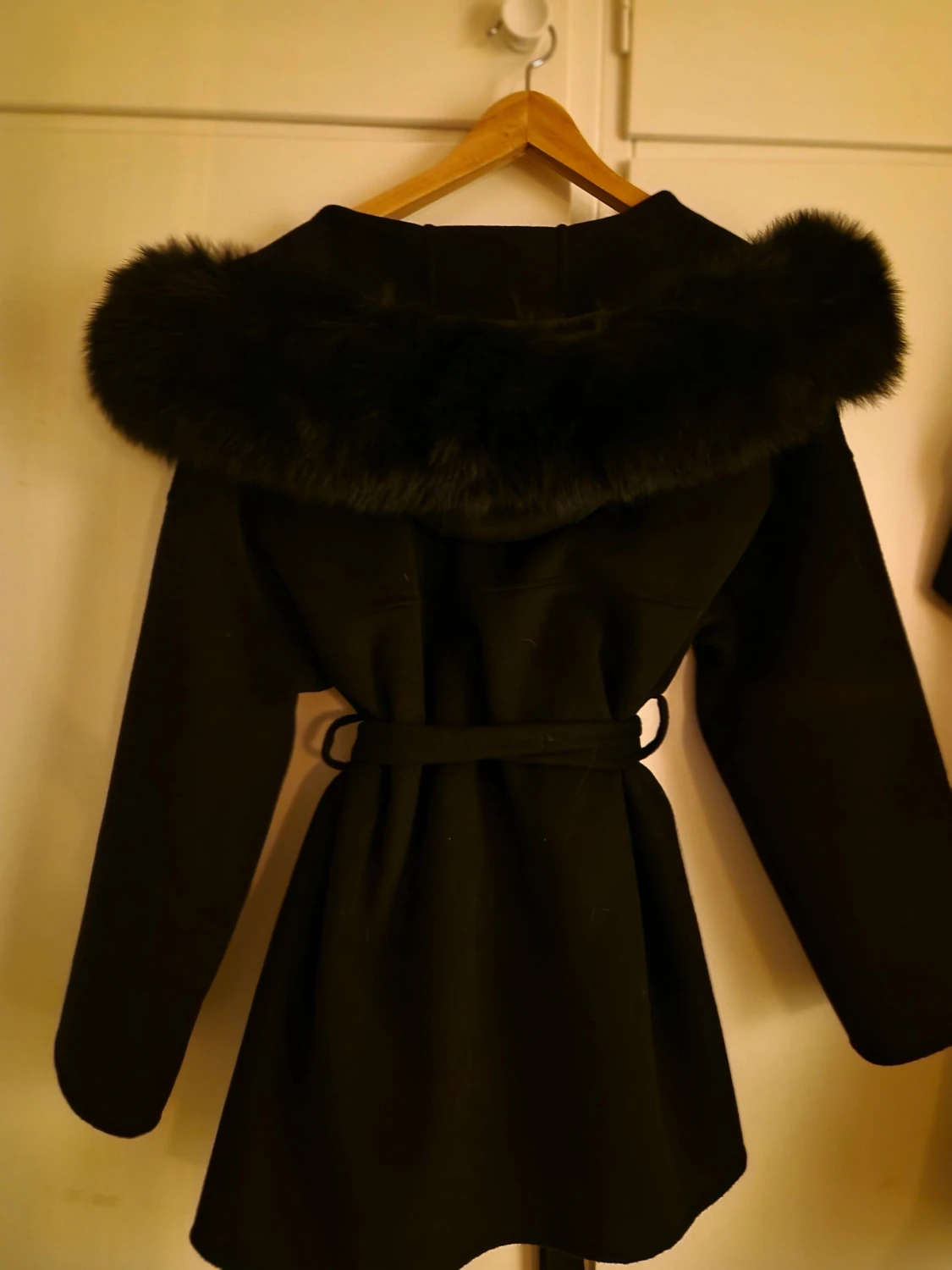 Svart pälsjacka från FUR Stockholm - 1