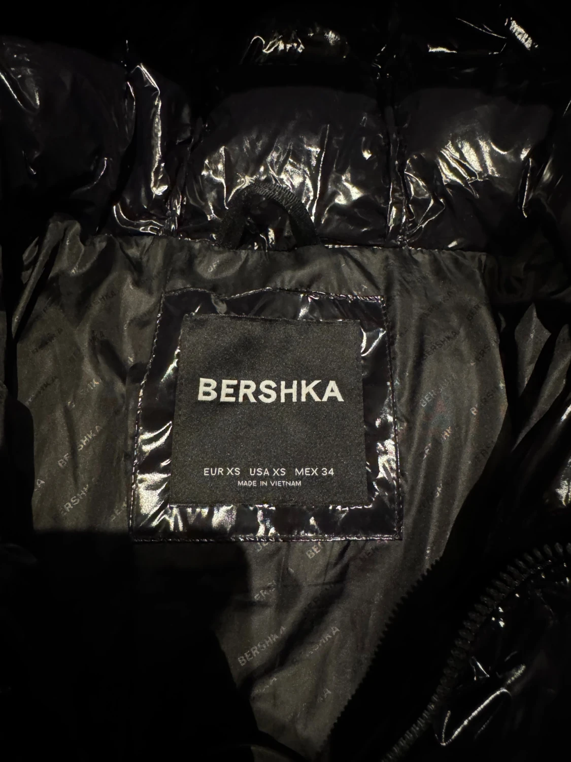 Svart glansig pufferjacka från Bershka - 1