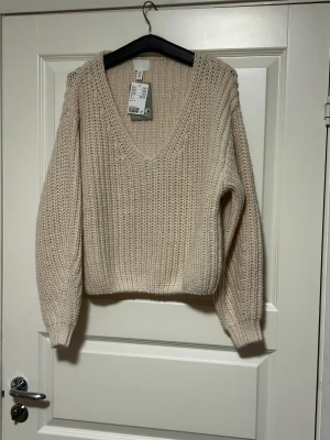 Sweater - Selling a cozy peachy coloured sweater in size M. Never used!!