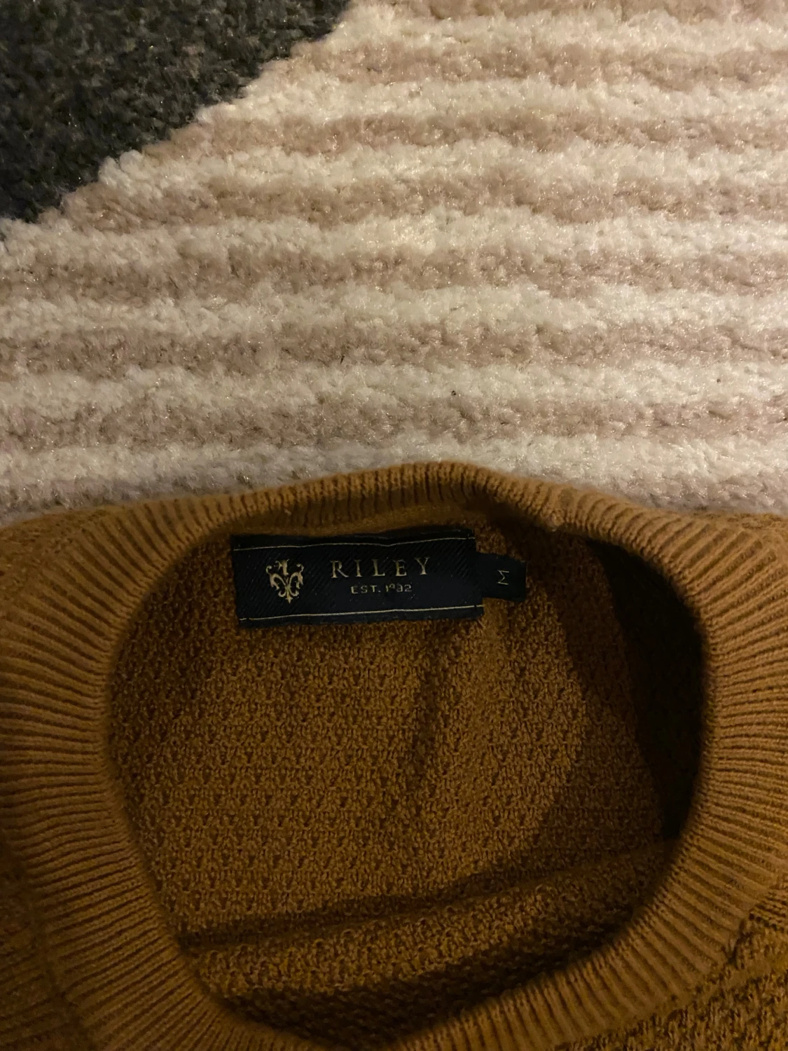 Brun stickad tröja från Riley - 2