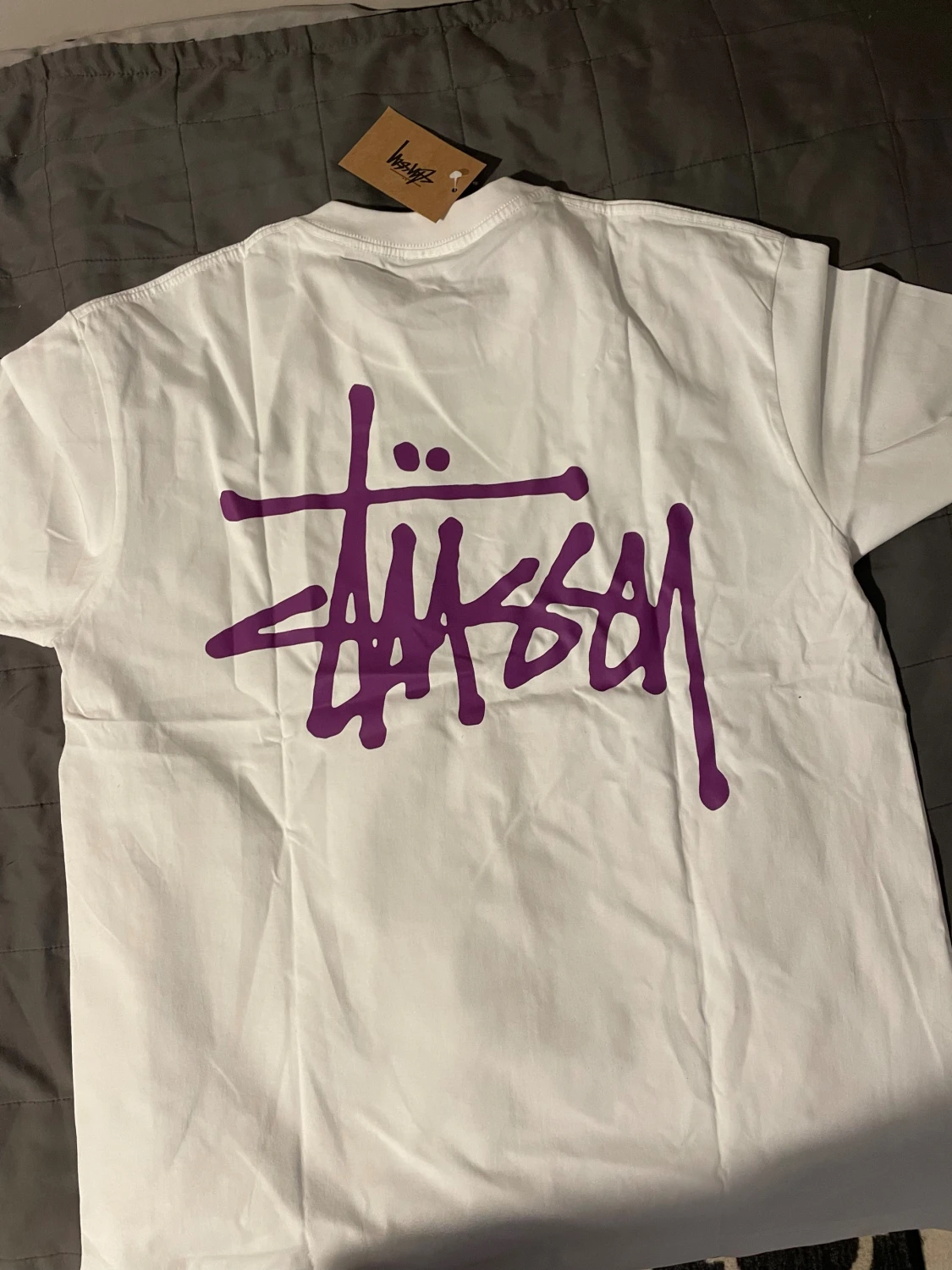 Vit Stüssy t-shirt med lila logga XL - 2