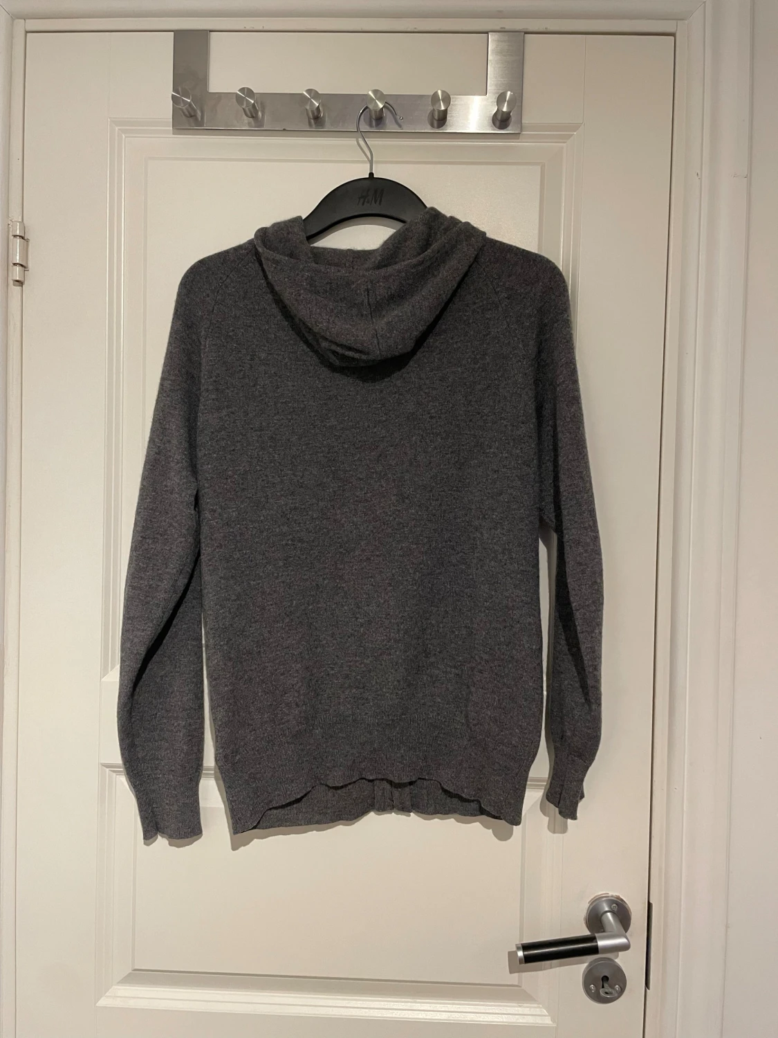 Mörkgrå hoodie i kashmir från Davida - 1