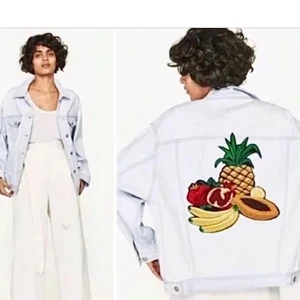 Oversized jeans jacka från Zara  - Ljusblå jeans jacka i bra skick! 