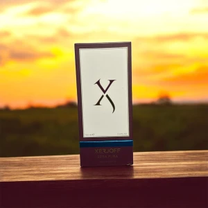Xerjoff Erba Pura 100ml parfym - Exklusiv parfym från Xerjoff, Erba Pura, i en snygg blå flaska. Volymen är 100 ml, perfekt för dig som vill sticka ut ej äkta  med något unikt och lyxigt i din samling.