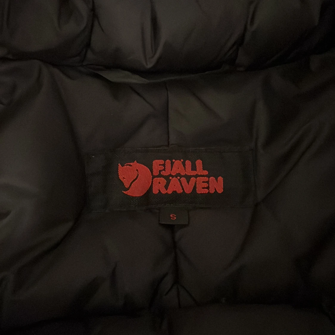 Svart pufferjacka från Fjällräven - 2