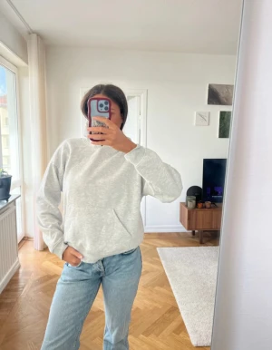 Ljusgrå hoodie från Gina - Jätte snygg hoodie från Gina.