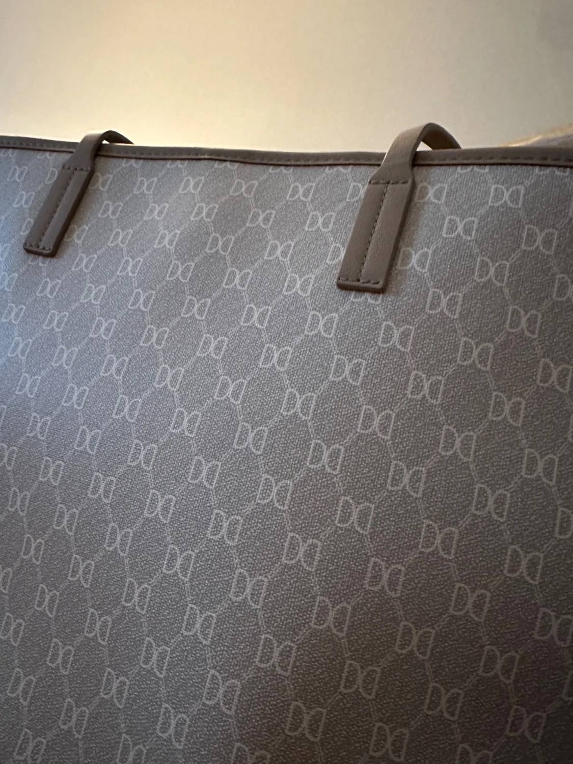 Beige shoppingväska från DKNY - 1