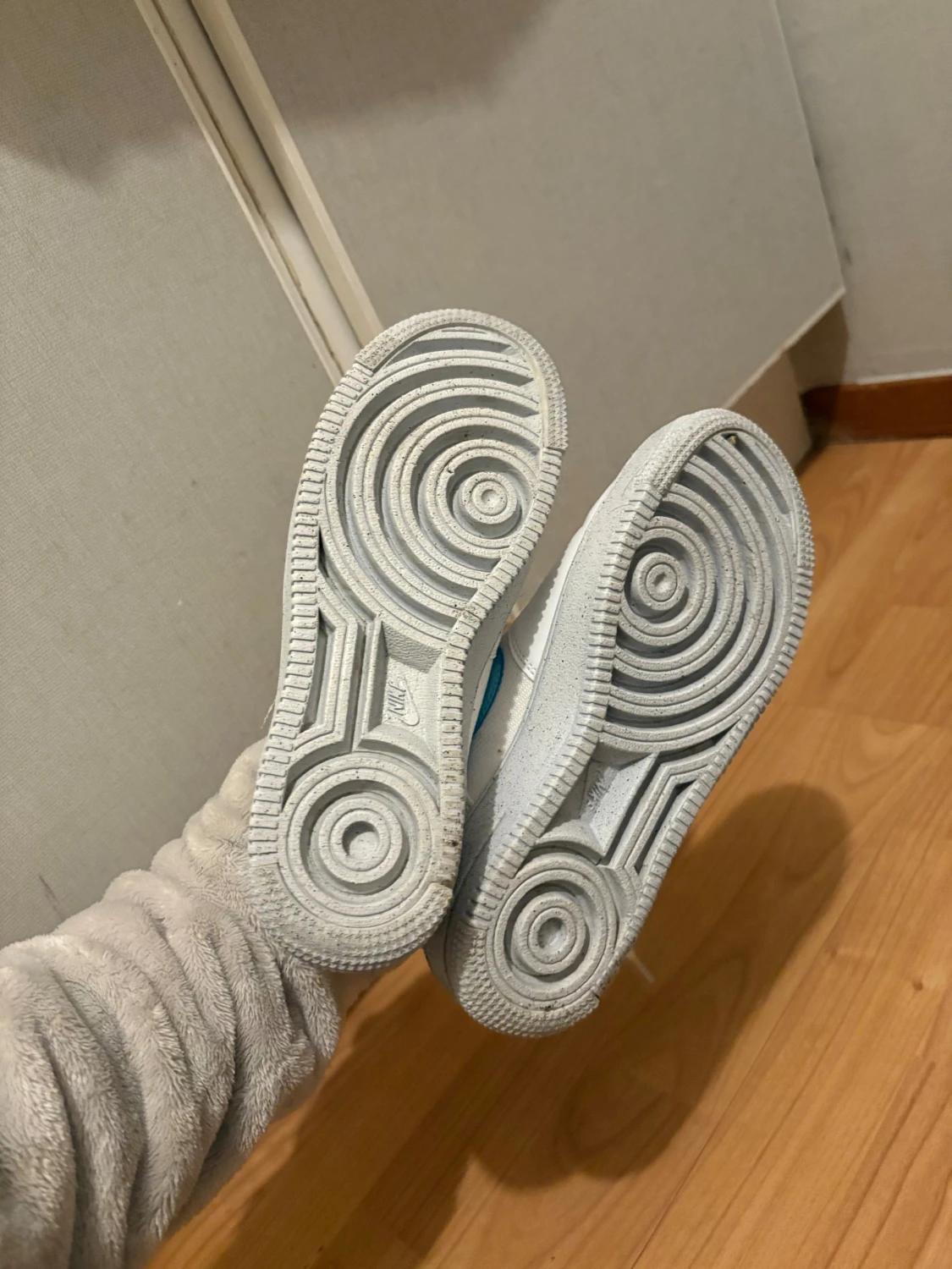 Nike Air Force 1 vit/blå sneakers - 1