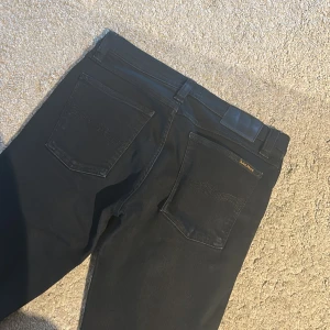 Nudie jeans  - 9/10, storlek w:28/ i princip helt nya 