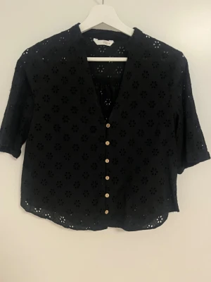 Zara mönstring skjorta  - Jätte söt skjorta/blus från Zara. Perfekt inför våren! 