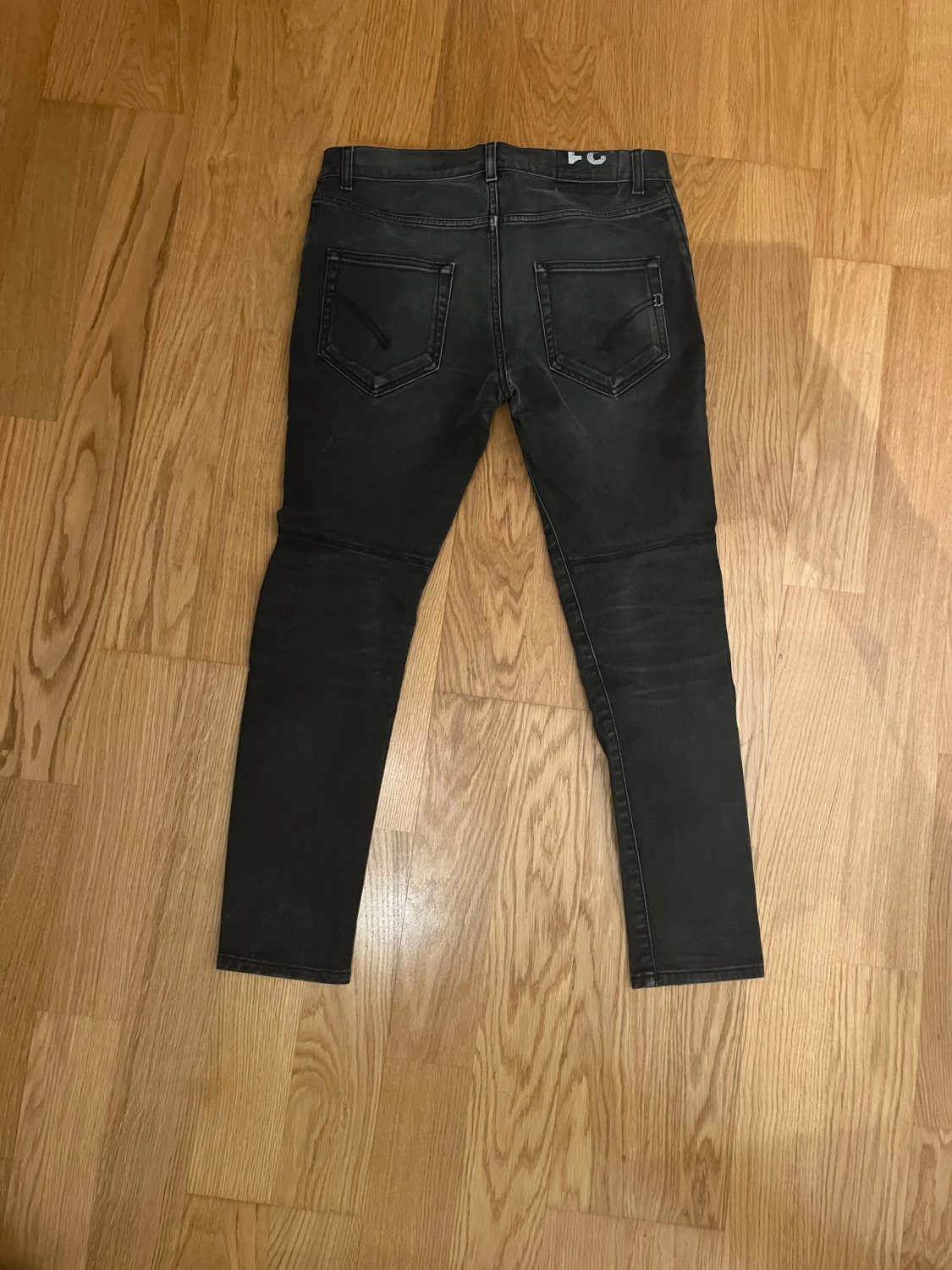 Svarta Dondup jeans med skön tvätt - 1