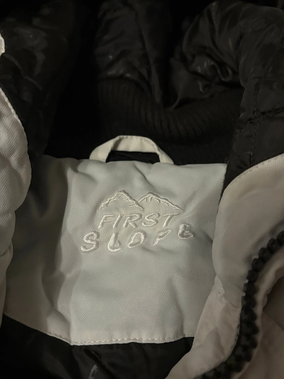 Vit dunjacka med päls från First Slope - 2