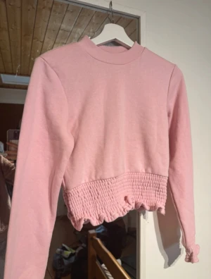 Rosa stickad tröja  - Helt ny rosa stickad tröja, liten i storlek så den passar XS mer💕