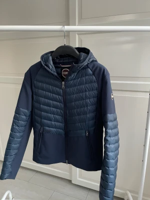 COLMAR JACKA - Tjena! Säljer denna riktigt sköna Colmar Jackan✔️ Storlek 46 (S)✔️ Skriv vid minsta fundering✔️