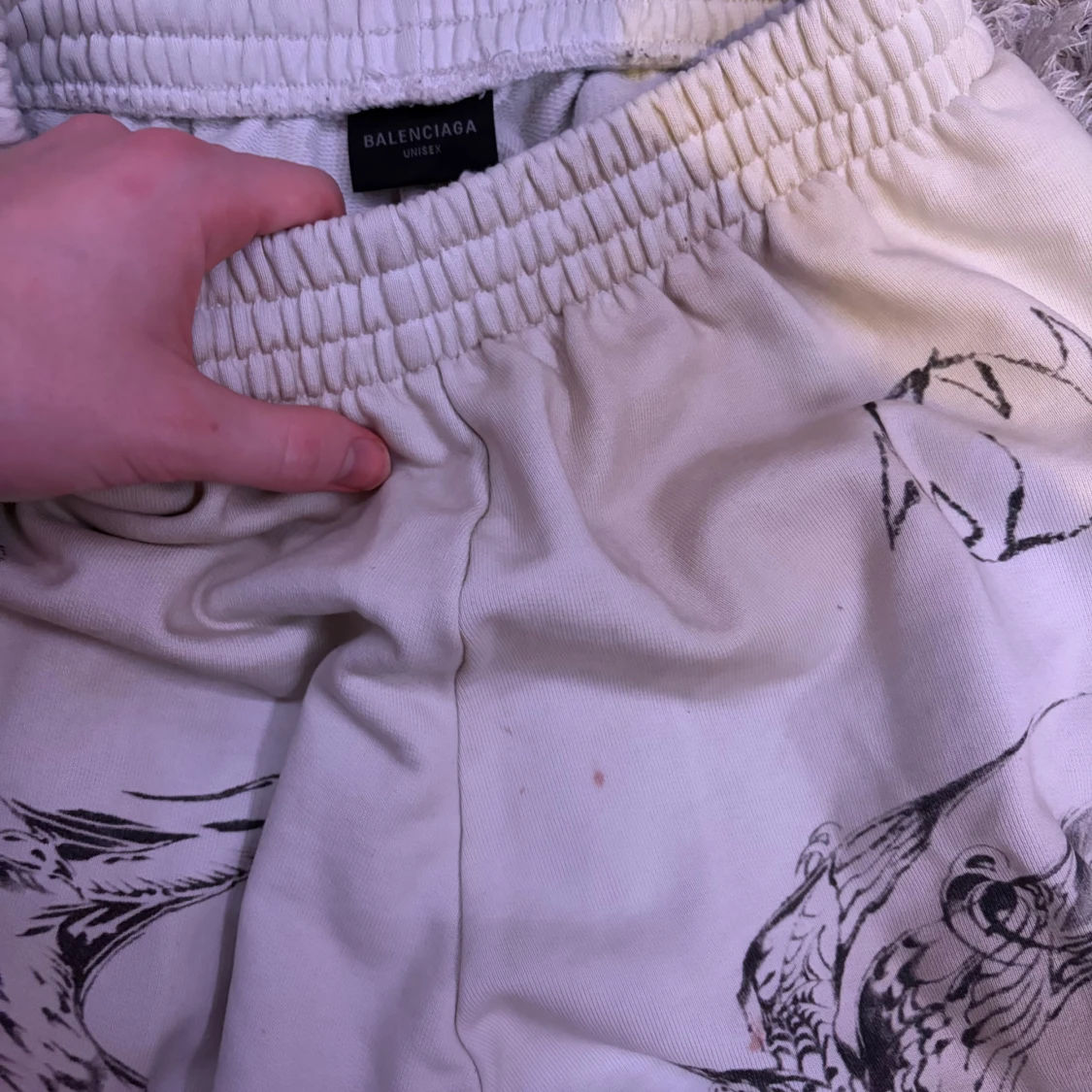 Balenciaga vita cream/beige baggy sweatpants med print - 1