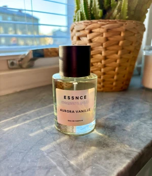 Aurora Vanille Eau de Parfum - Aurora Vanille från ESSNCE Margareta Grääs är en Eau de Parfum med stilren design. Perfekt för dig som vill ha något unikt och trendigt i din samling. Ny limited edition 