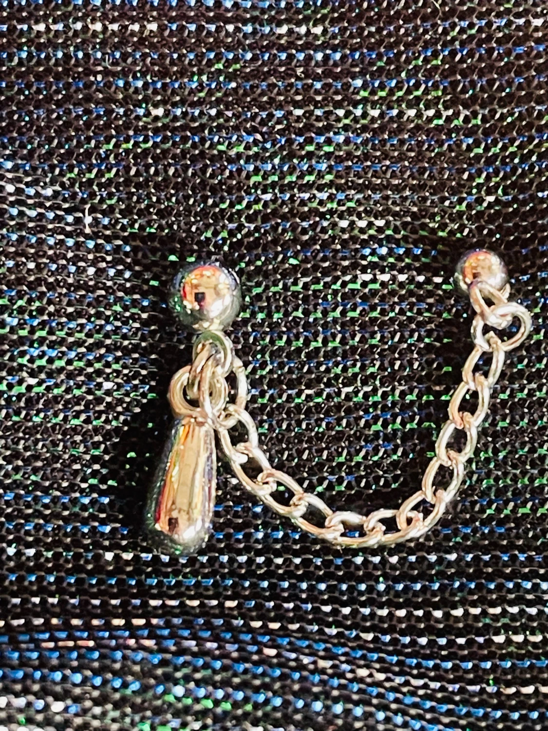 By prisförslag- 1 st Silvrigt dubbel örhänge med kedja - 1